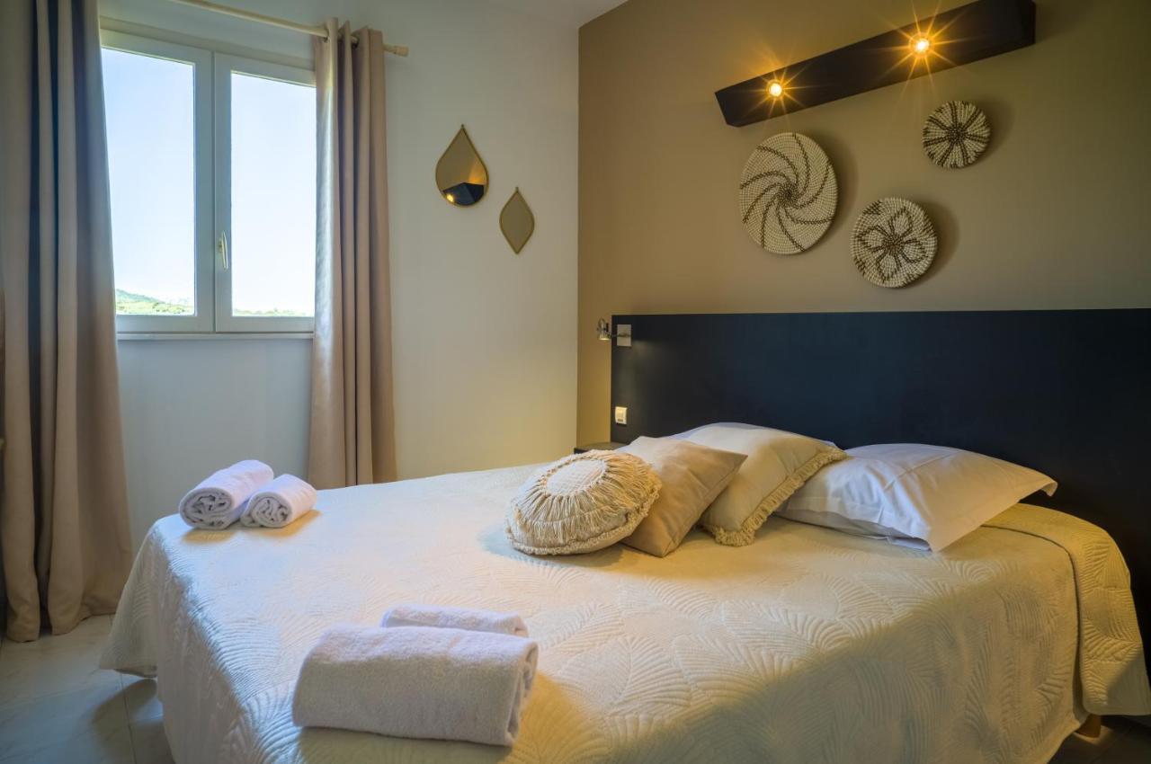 Hotel - Restaurant U Santu Petru Saint-Florent  Esterno foto